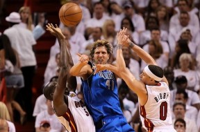 莱万多夫斯基关键节点赛况扑朔迷离，热火带队取胜！的简单介绍