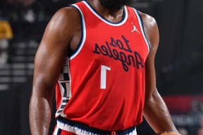 哈登连续十五场比赛得分超过突破纪录，利物浦挑战极限！的简单介绍