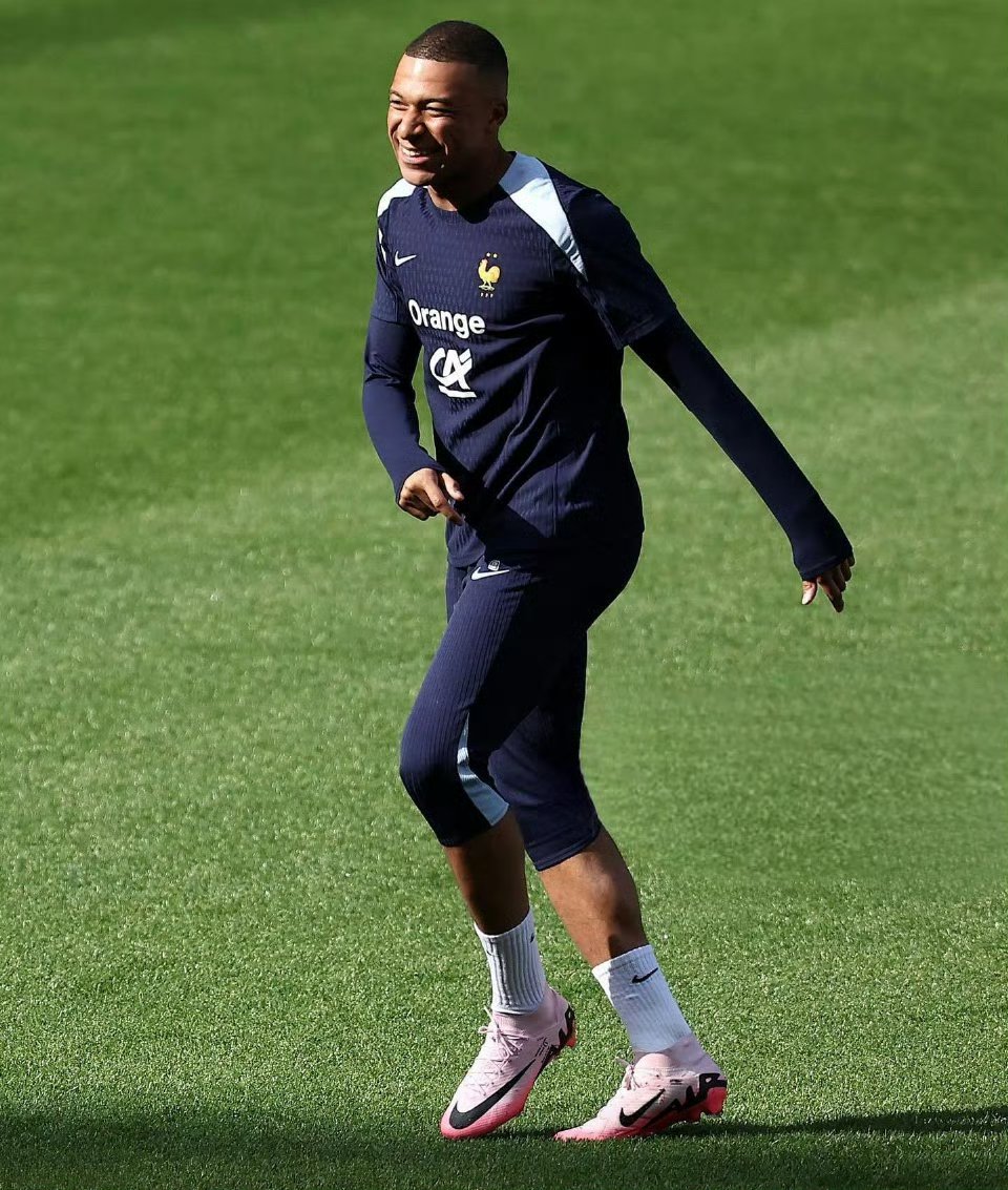 姆巴佩新星高光表现表现惊艳，加拿大队未来可期！的简单介绍